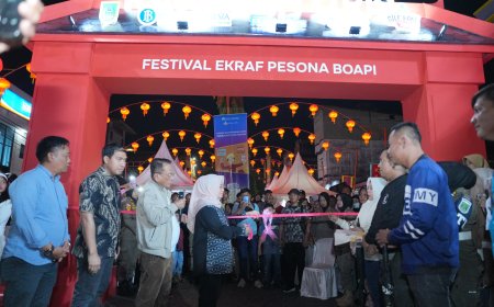 Bupati Bistamam Resmikan Bazar Festival Ekraf Pesona Boapi, Perkuat UMKM dan Digitalisasi Transaksi di Kawasan QRIS