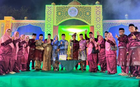 Target Bupati Bistamam Terpenuhi, Sekda Rohil Terima Trofi Juara Umum MTQ Riau 2026
