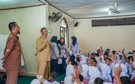 Tinjau MPLS Di Tiga Sekolah Wawako Pekanbaru Turun