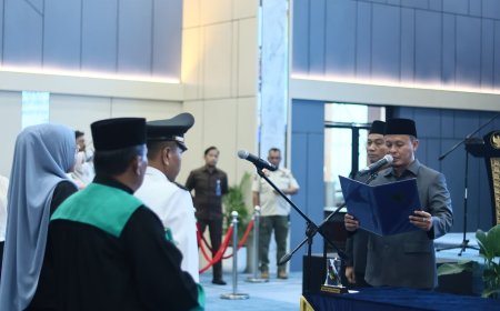Wako Pekanbaru Lantik Camat Dan Sekretaris Dinas Baru