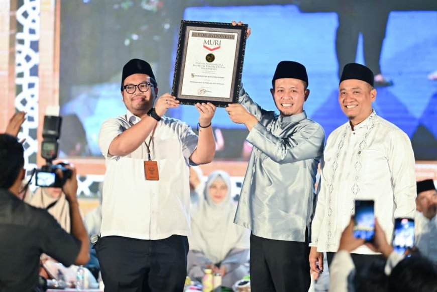 Raih Rekor MURI Ribuan ASN Pemko Pekanbaru Serentak Baca Surah Al-Mulk Di Masjid An Nur