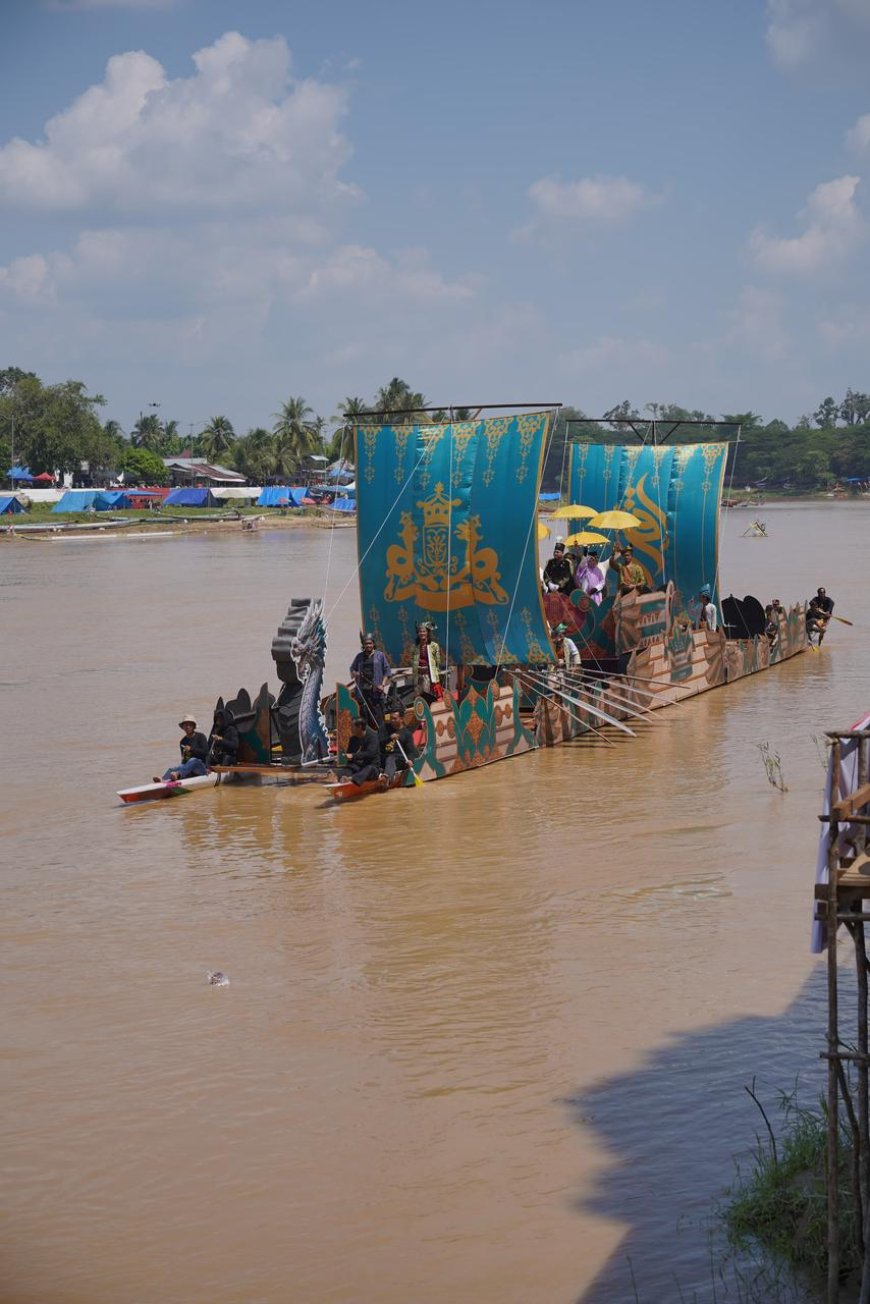 Kapal Harimau Buas Meriahkan Pawai Perahu Hias MTQ Riau Angkat Spirit Perjuangan Sultan Siak