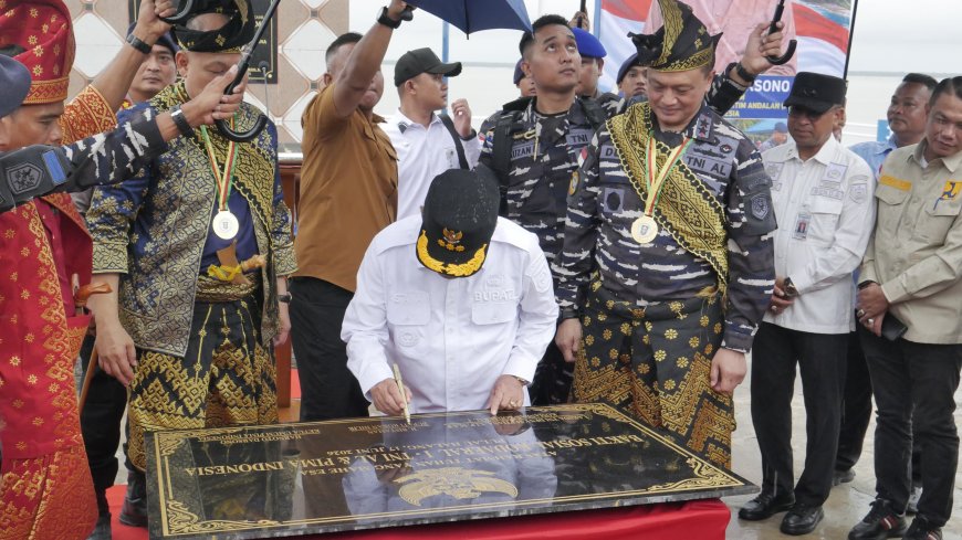 Kunjungan Dan-Kodaeral I dan Bupati Bistamam Sambangi Pulau Halang, Gelar Baksos Kesehatan hingga Prosesi Adat