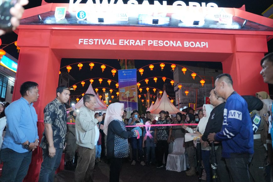 Bupati Bistamam Resmikan Bazar Festival Ekraf Pesona Boapi, Perkuat UMKM dan Digitalisasi Transaksi di Kawasan QRIS
