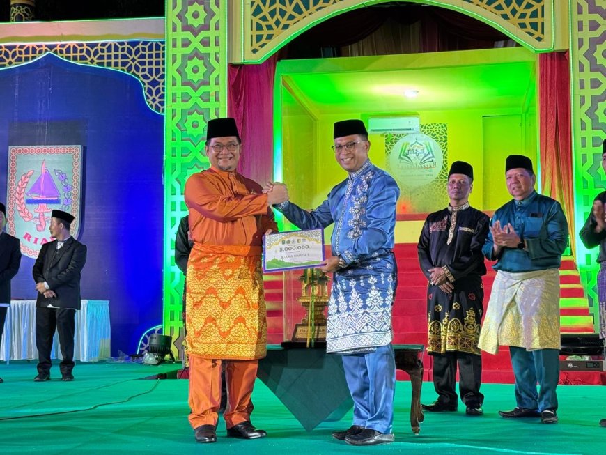 Target Bupati Bistamam Terpenuhi, Sekda Rohil Terima Trofi Juara Umum MTQ Riau 2026
