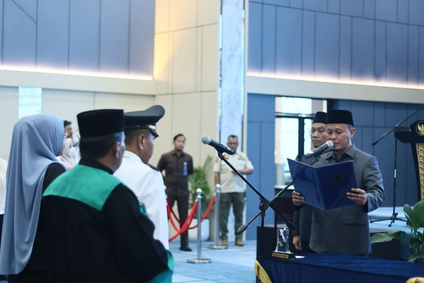 Wako Pekanbaru Lantik Camat Dan Sekretaris Dinas Baru