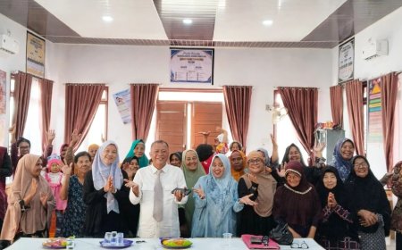 30 Siswa Sekolah Lansia BKMT Kabupaten Kampar Mulai Belajar