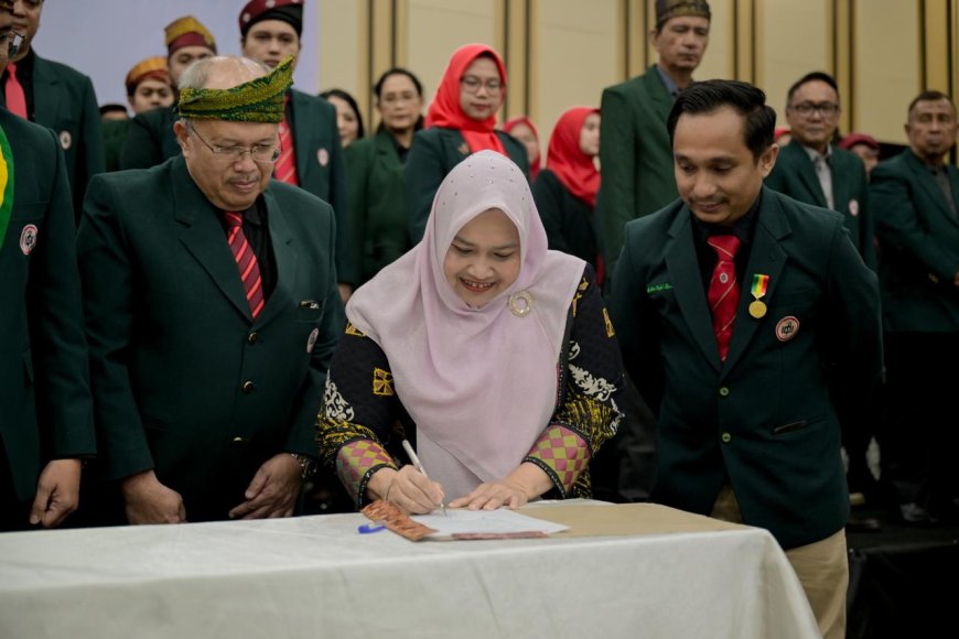 Bupati Bengkalis Lantik Pengurus IDI dan Beri Pesan