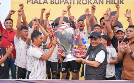 Bupati Rohil Saksikan Sebaya FC Juara Bupati Cup
