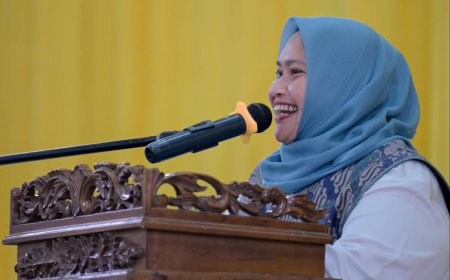 Bupati Bengkalis Terima Ulos Serukan Semangat Marsipature Hutanabe