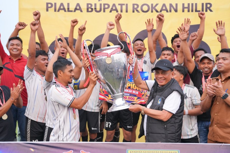Bupati Rohil Saksikan Sebaya FC Juara Bupati Cup