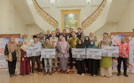 Dorong Pengolahan Perikanan Bupati Bengkalis Bantu Chest Freezer