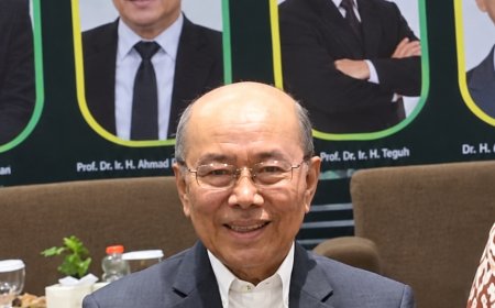 Rektor Universitas Pahlawan Amir Lutfi Sukses Kenalkan Kampar ke Mancanegara Lewat Kebun Raya