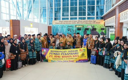 Wawako Lepas Keberangkatan Rombongan Umroh Pemko Pekanbaru