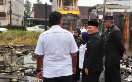 Pemkab Rohil Salurkan Bantuan untuk Warga Terdampak Kebakaran