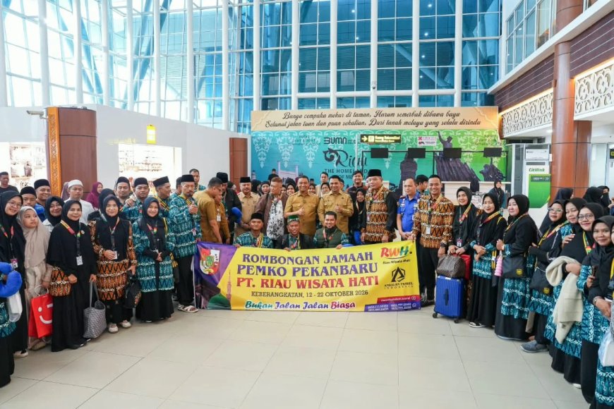 Wawako Lepas Keberangkatan Rombongan Umroh Pemko Pekanbaru